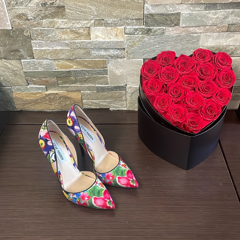 Steve Madden Varrcittty. Flower stilettos 💐💐